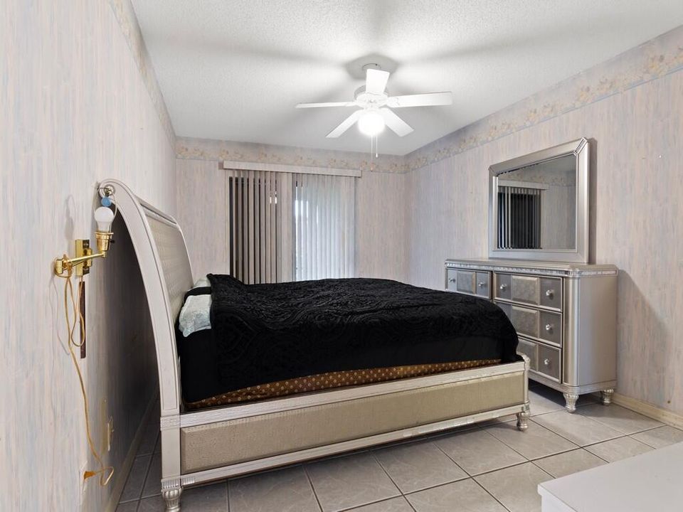 出租: $2,150 (3 贝兹, 2 浴室, 1411 平方英尺)