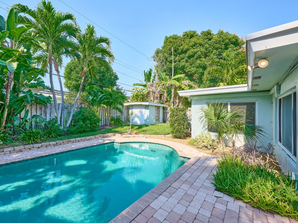 出租: $7,200 (3 贝兹, 3 浴室, 1923 平方英尺)