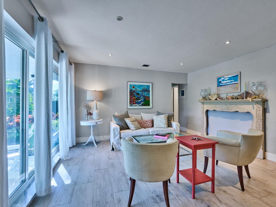 出租: $7,200 (3 贝兹, 3 浴室, 1923 平方英尺)