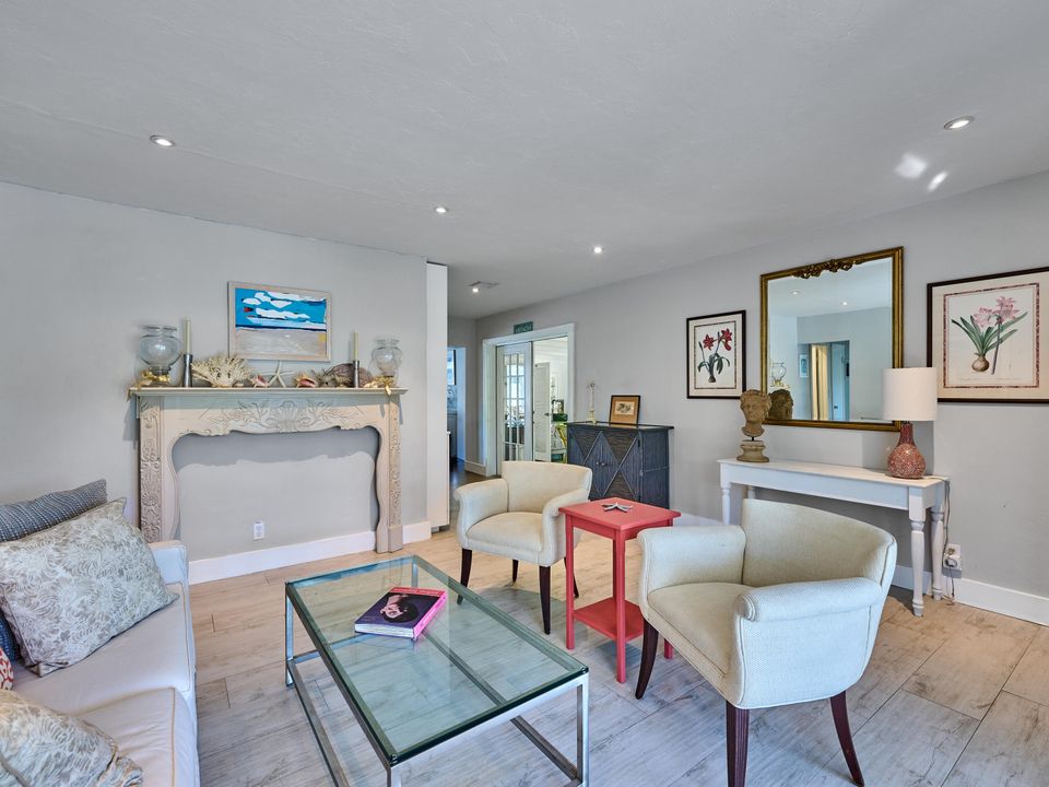 出租: $7,200 (3 贝兹, 3 浴室, 1923 平方英尺)