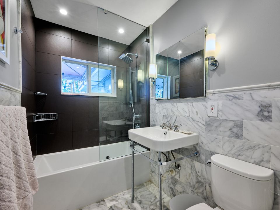 出租: $7,200 (3 贝兹, 3 浴室, 1923 平方英尺)