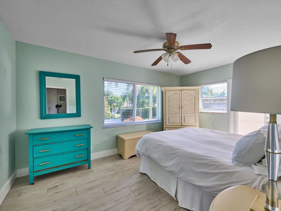 出租: $7,200 (3 贝兹, 3 浴室, 1923 平方英尺)