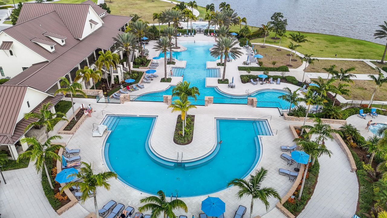 For Sale: $725,000 (4 beds, 3 baths, 2672 Square Feet)