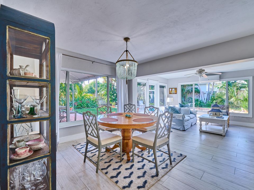 出租: $7,200 (3 贝兹, 3 浴室, 1923 平方英尺)