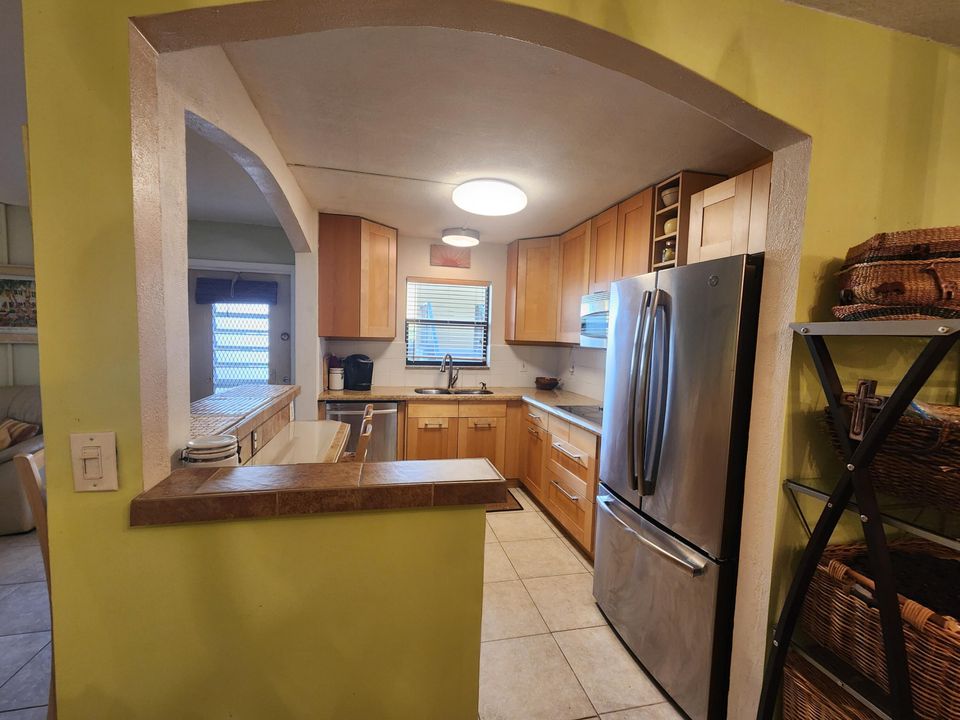 For Sale: $275,000 (2 beds, 2 baths, 1056 Square Feet)