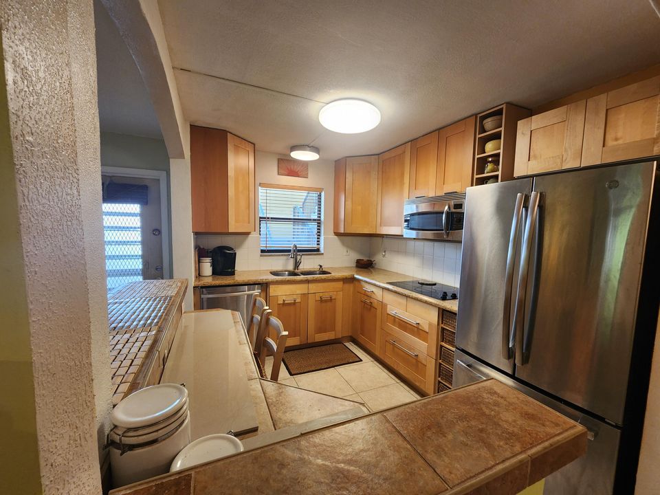 For Sale: $275,000 (2 beds, 2 baths, 1056 Square Feet)