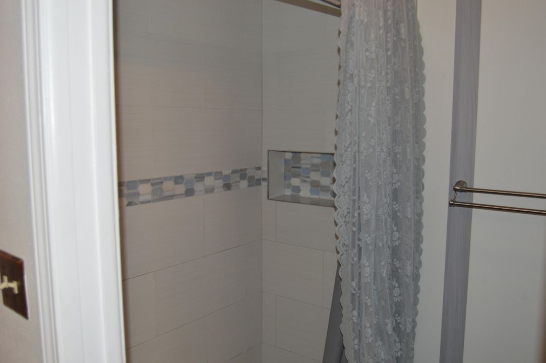 待售: $415,000 (4 贝兹, 2 浴室, 2026 平方英尺)