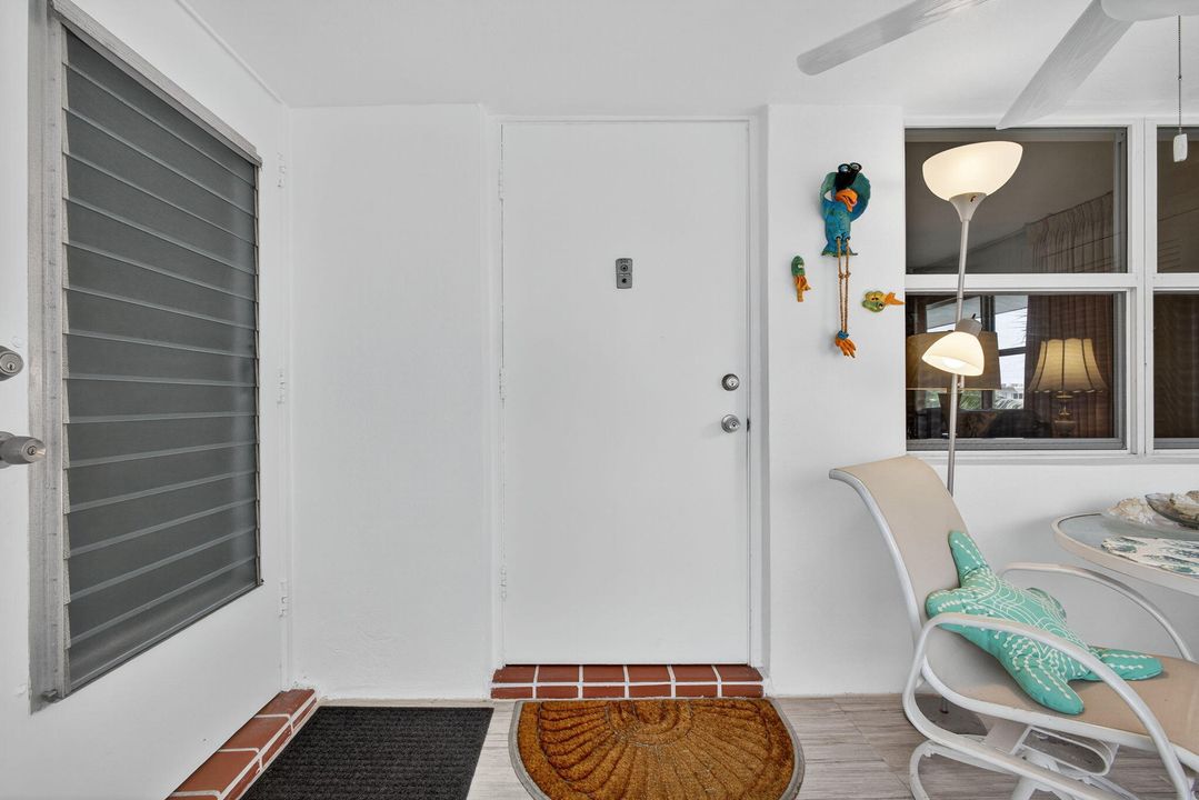 待售: $299,000 (2 贝兹, 2 浴室, 944 平方英尺)