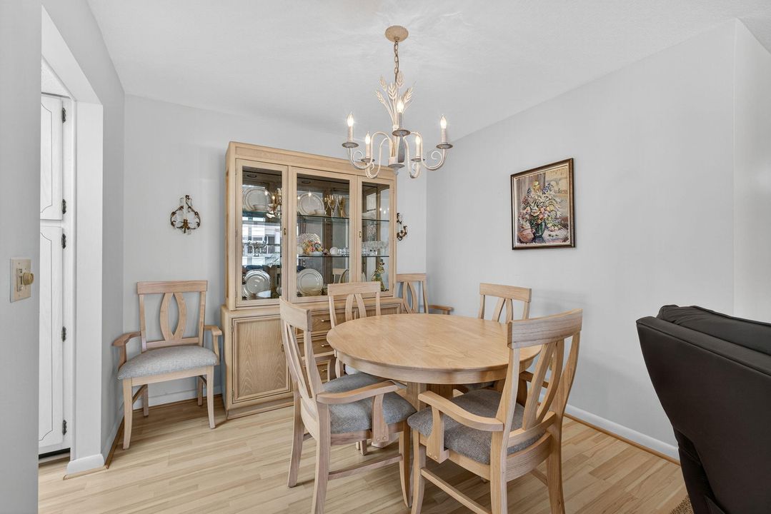 待售: $299,000 (2 贝兹, 2 浴室, 944 平方英尺)