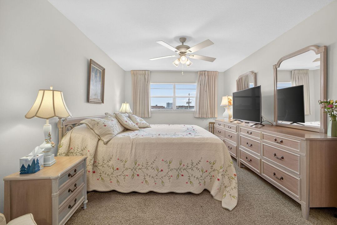 待售: $299,000 (2 贝兹, 2 浴室, 944 平方英尺)