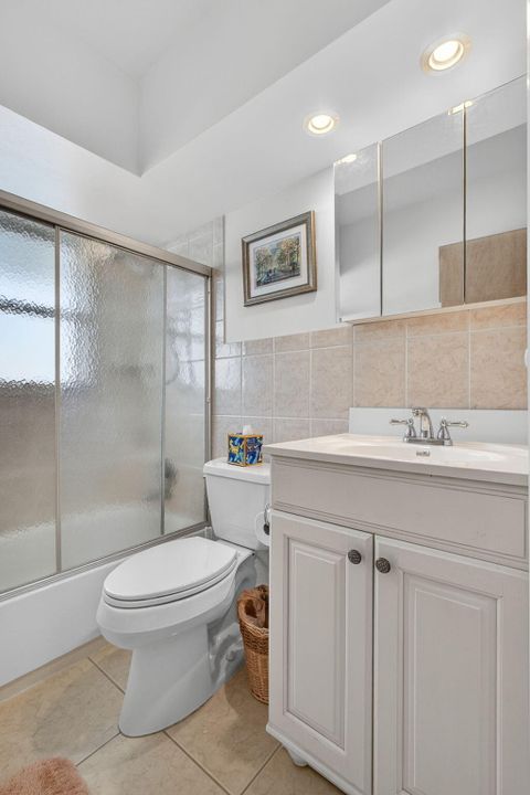 待售: $299,000 (2 贝兹, 2 浴室, 944 平方英尺)