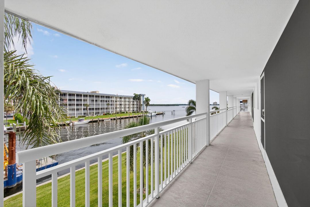 待售: $299,000 (2 贝兹, 2 浴室, 944 平方英尺)