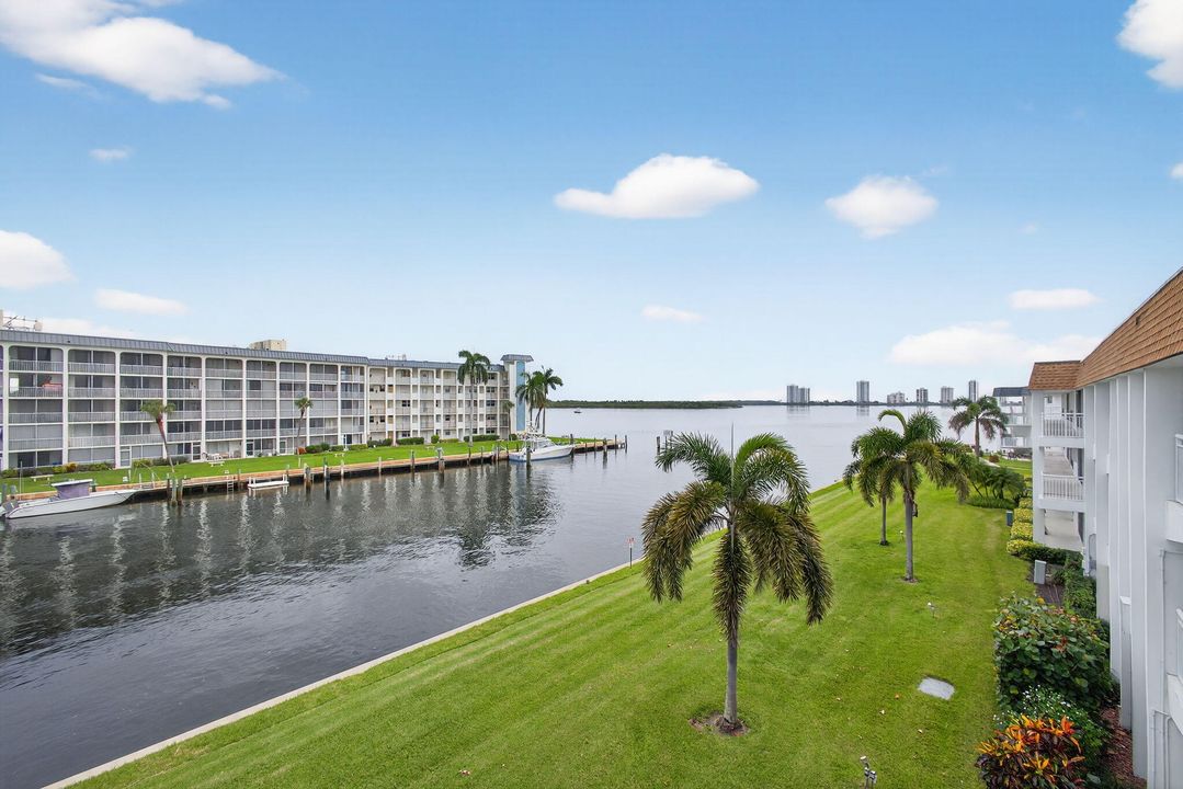 待售: $299,000 (2 贝兹, 2 浴室, 944 平方英尺)