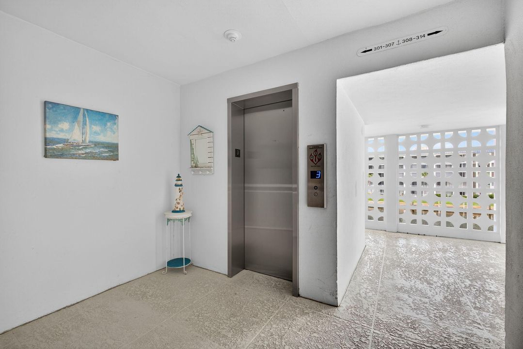 待售: $299,000 (2 贝兹, 2 浴室, 944 平方英尺)