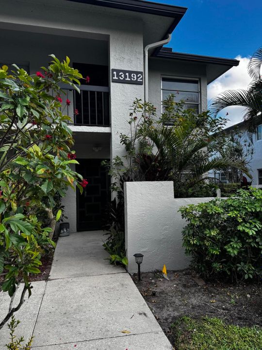 For Sale: $169,000 (2 beds, 2 baths, 1205 Square Feet)