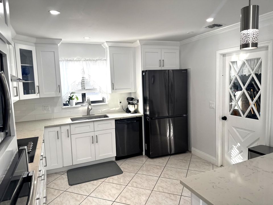 For Sale: $612,000 (3 beds, 2 baths, 1427 Square Feet)