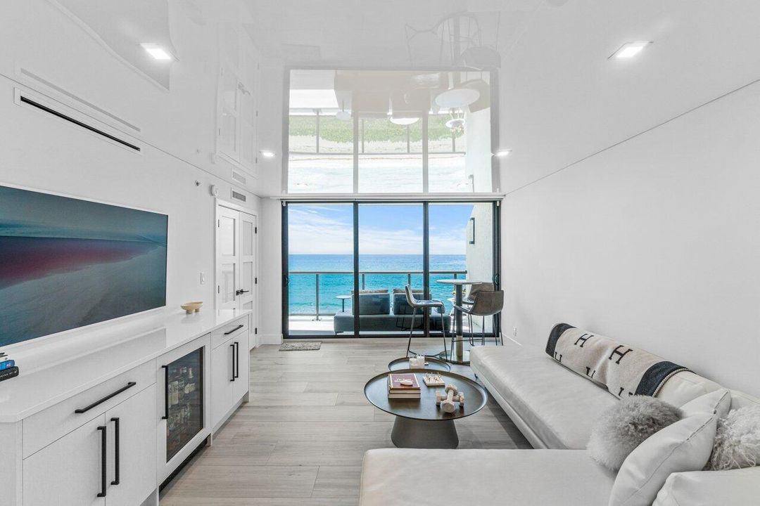 For Sale: $3,995,000 (3 beds, 2 baths, 1824 Square Feet)