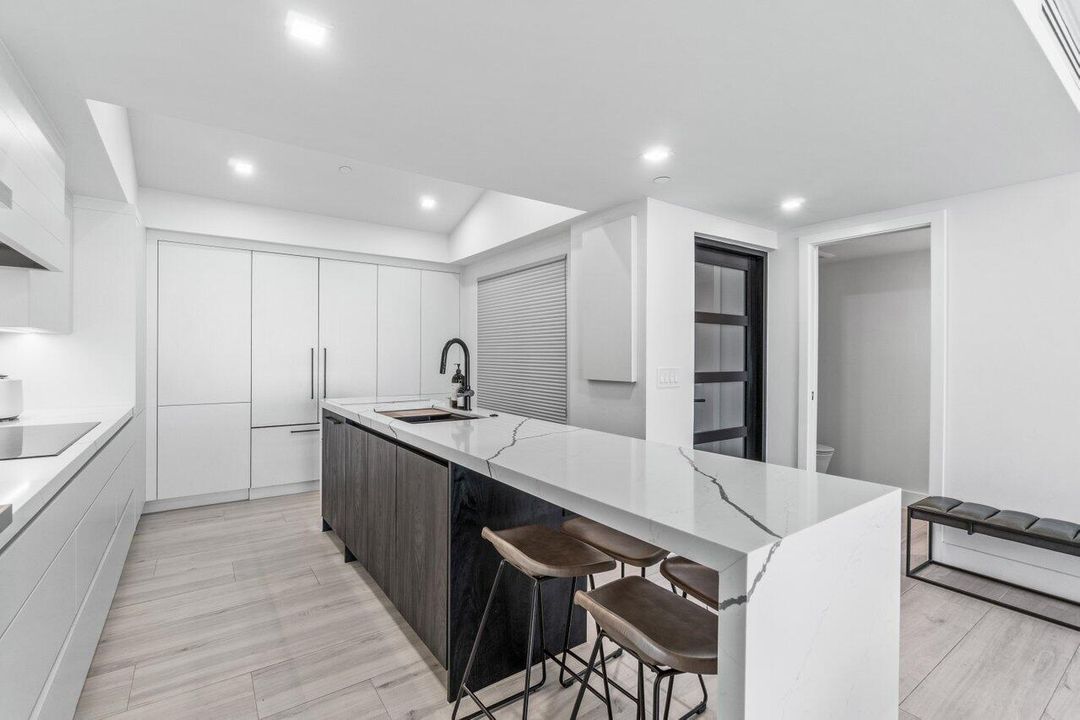 For Sale: $3,995,000 (3 beds, 2 baths, 1824 Square Feet)