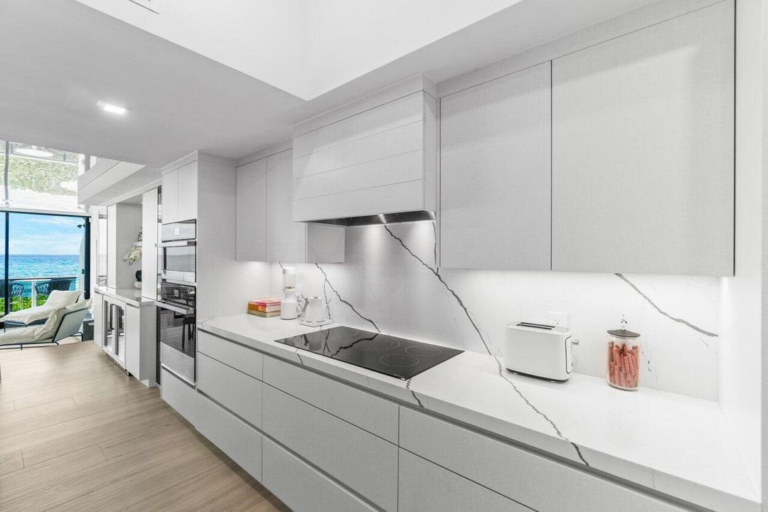 For Sale: $3,995,000 (3 beds, 2 baths, 1824 Square Feet)