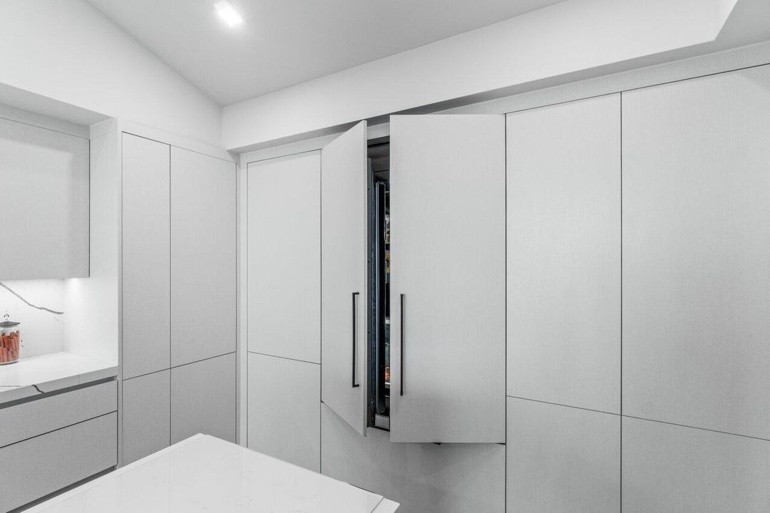 For Sale: $3,995,000 (3 beds, 2 baths, 1824 Square Feet)