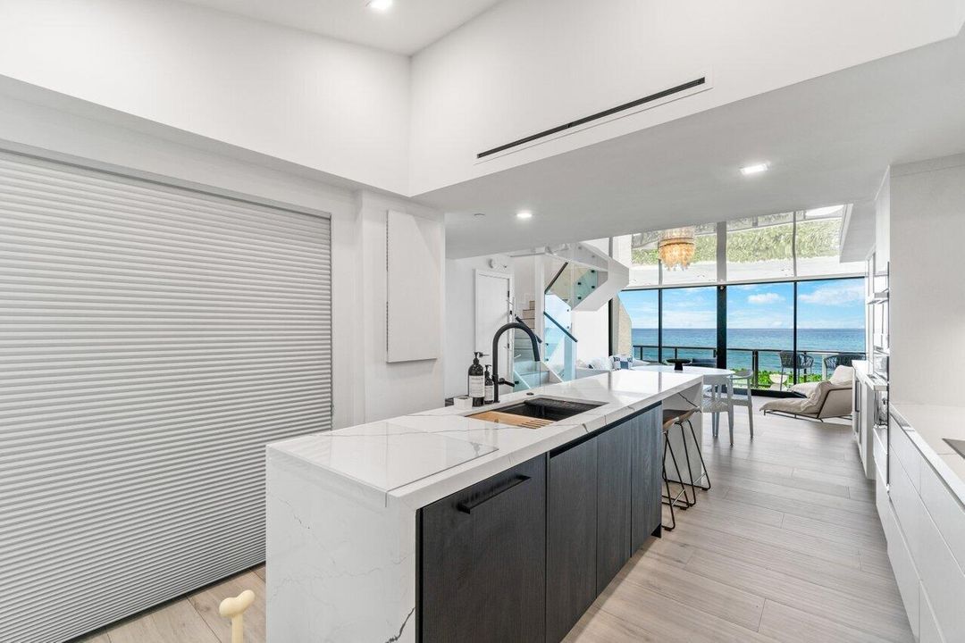 For Sale: $3,995,000 (3 beds, 2 baths, 1824 Square Feet)