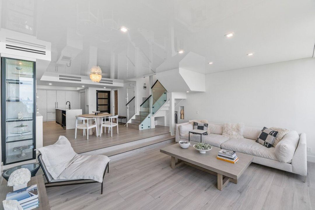 For Sale: $3,995,000 (3 beds, 2 baths, 1824 Square Feet)