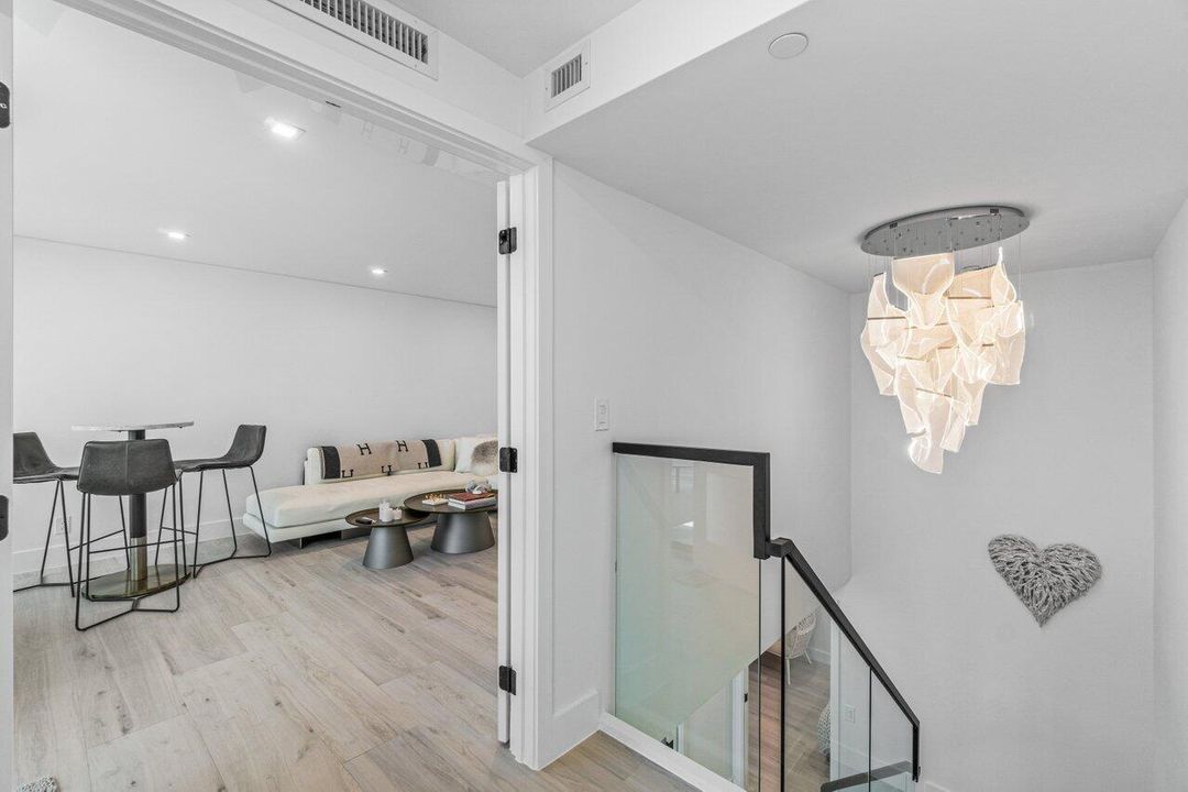 For Sale: $3,995,000 (3 beds, 2 baths, 1824 Square Feet)