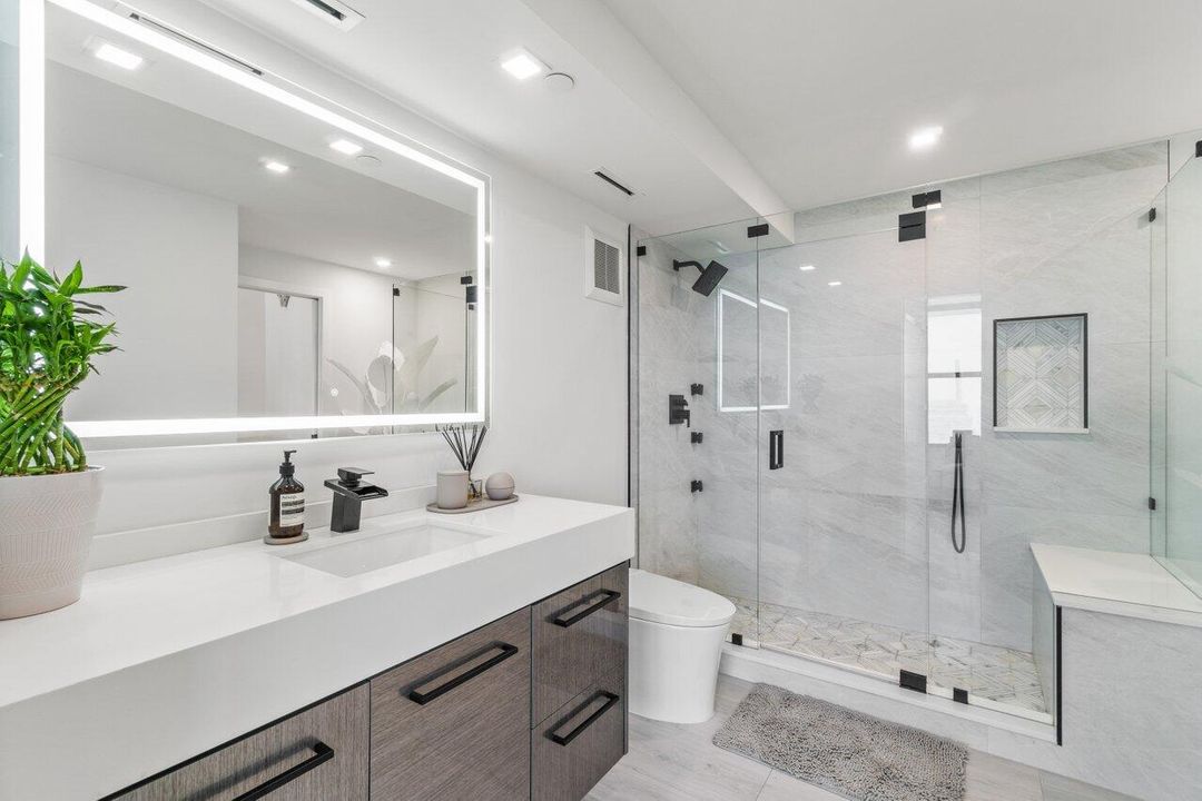 For Sale: $3,995,000 (3 beds, 2 baths, 1824 Square Feet)