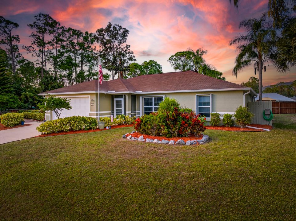 For Sale: $424,900 (3 beds, 2 baths, 1611 Square Feet)