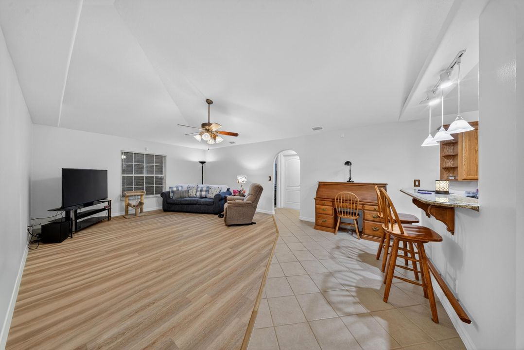 For Sale: $424,900 (3 beds, 2 baths, 1611 Square Feet)