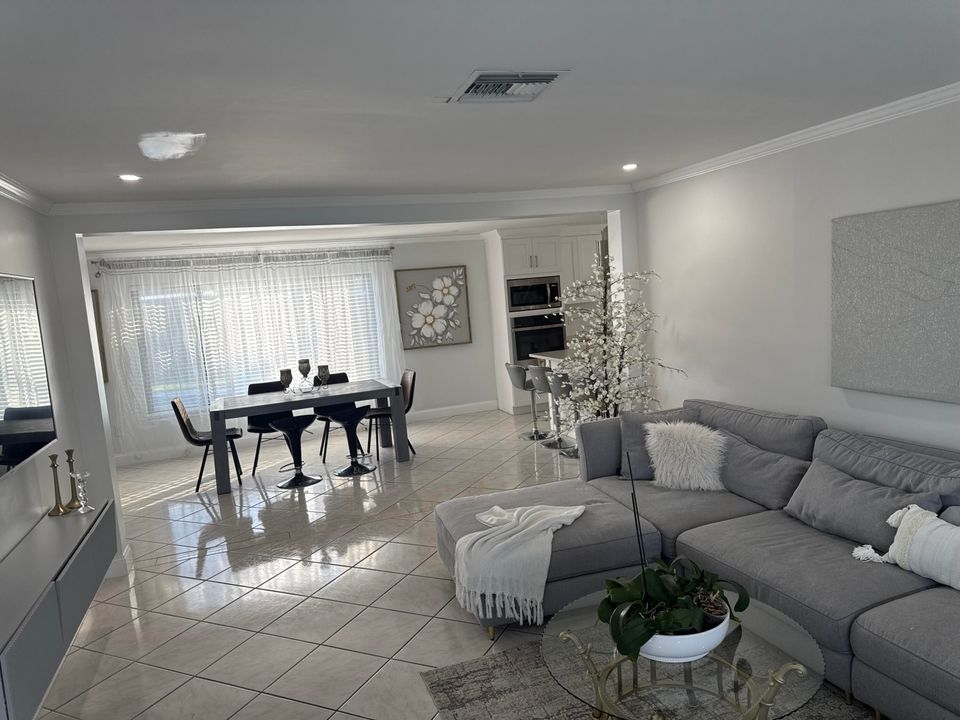 For Sale: $612,000 (3 beds, 2 baths, 1427 Square Feet)