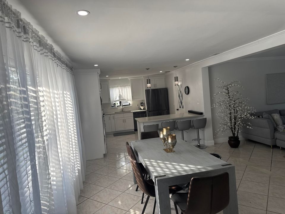 For Sale: $612,000 (3 beds, 2 baths, 1427 Square Feet)