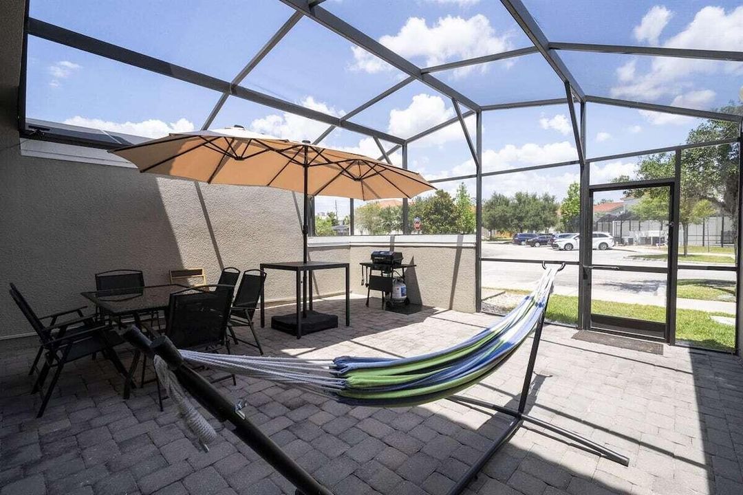 For Rent: $2,400 (4 beds, 3 baths, 1340 Square Feet)