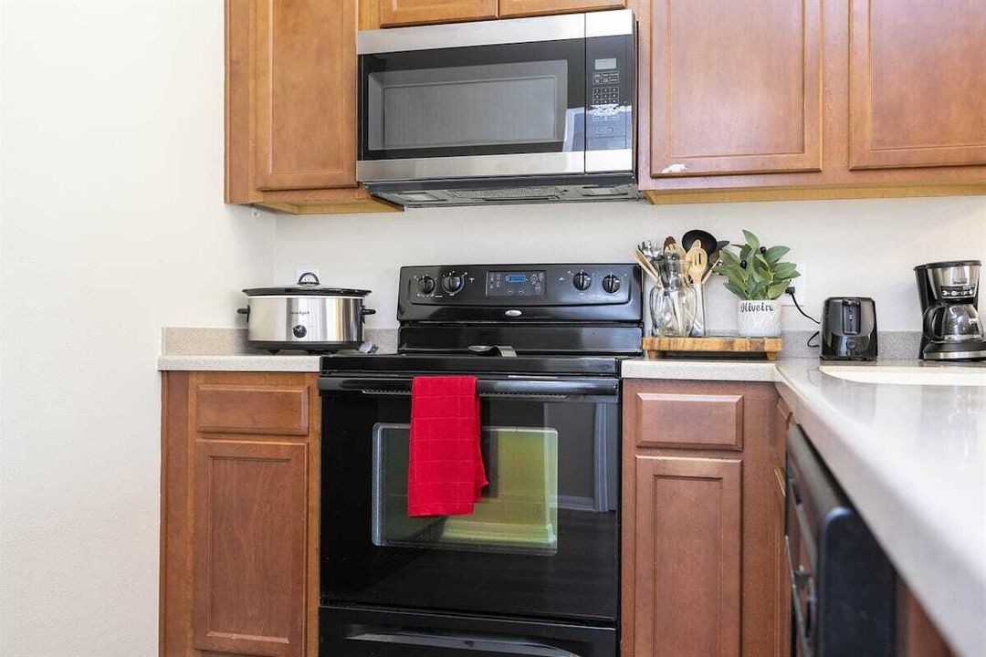 For Rent: $2,400 (4 beds, 3 baths, 1340 Square Feet)