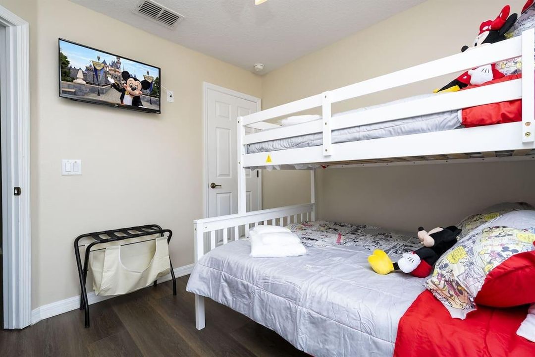 For Rent: $2,400 (4 beds, 3 baths, 1340 Square Feet)