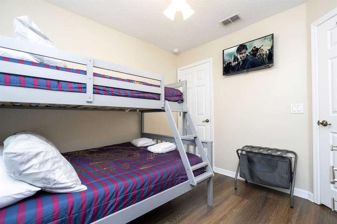 For Rent: $2,400 (4 beds, 3 baths, 1340 Square Feet)