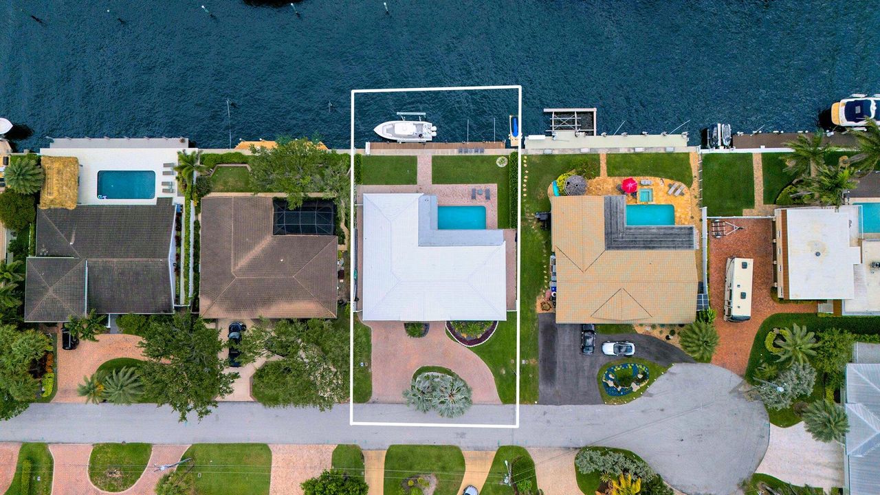 待售: $2,000,000 (3 贝兹, 2 浴室, 2070 平方英尺)