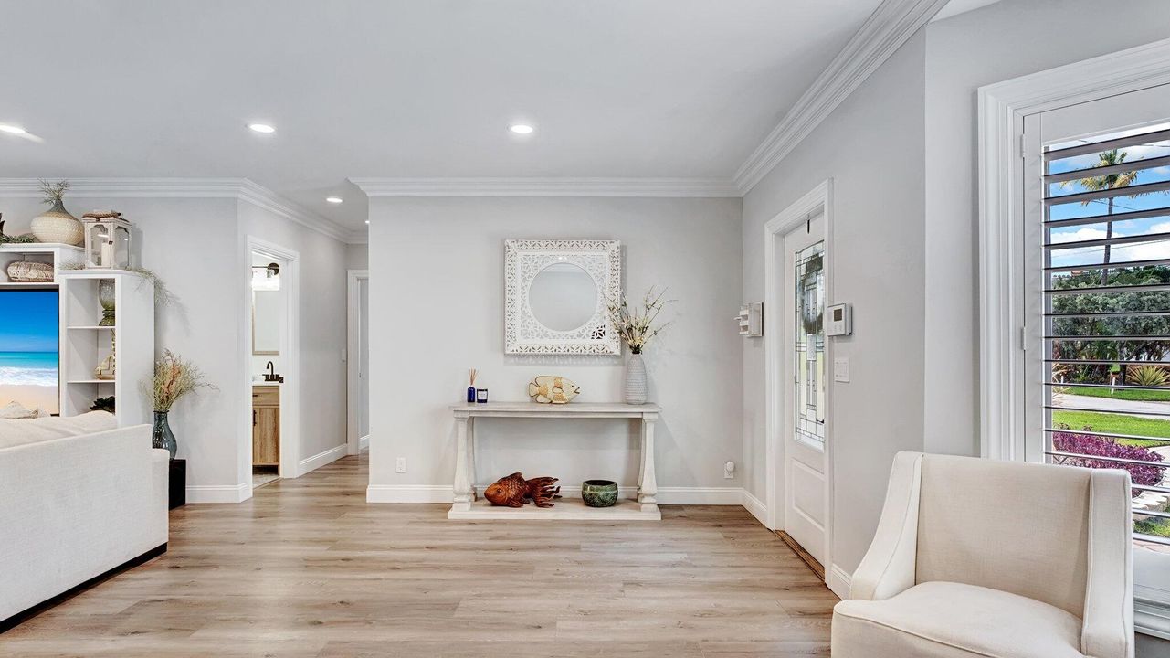 待售: $2,000,000 (3 贝兹, 2 浴室, 2070 平方英尺)