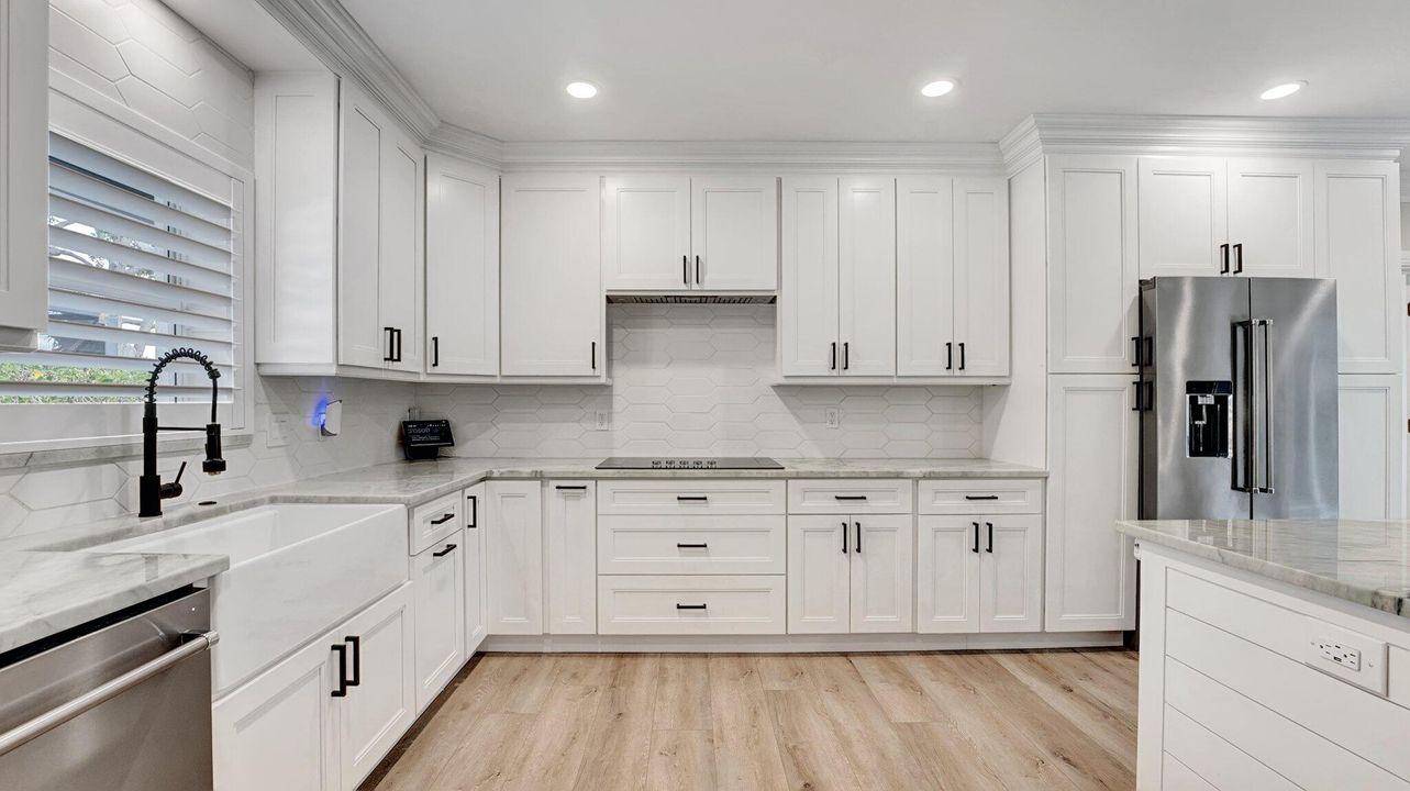 待售: $2,000,000 (3 贝兹, 2 浴室, 2070 平方英尺)