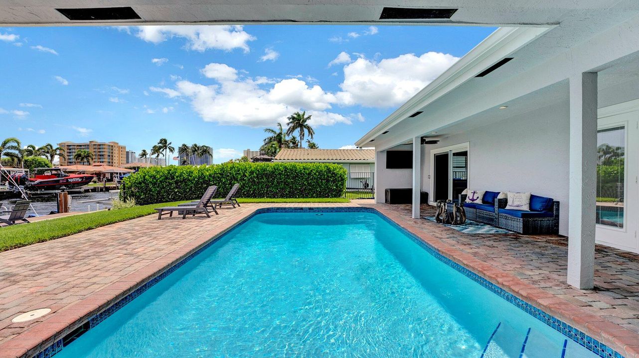 待售: $2,000,000 (3 贝兹, 2 浴室, 2070 平方英尺)