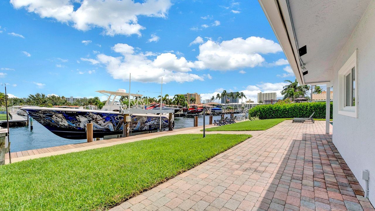 待售: $2,000,000 (3 贝兹, 2 浴室, 2070 平方英尺)