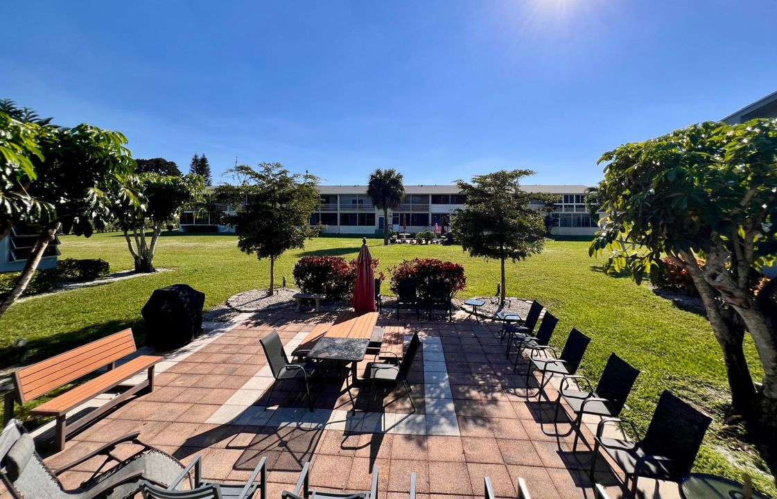 For Sale: $135,900 (2 beds, 1 baths, 798 Square Feet)