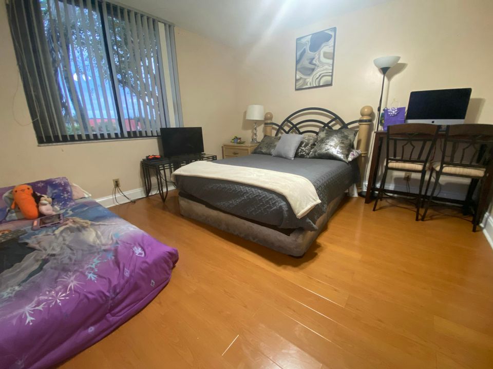 В аренду: $2,200 (2 спален, 2 ванн, 1218 Квадратных фут)