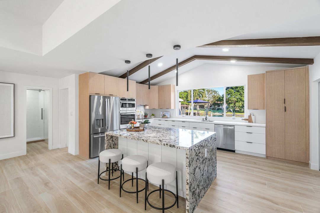 Recently Sold: $1,200,000 (3 beds, 2 baths, 1768 Square Feet)