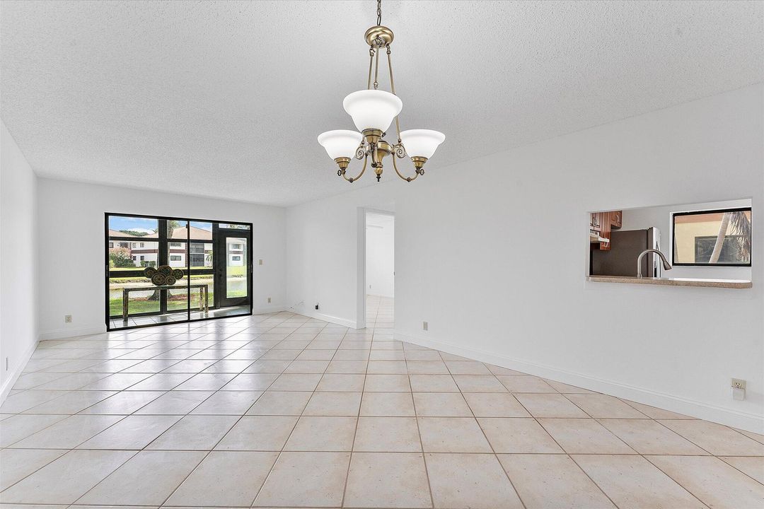 For Sale: $145,000 (2 beds, 2 baths, 900 Square Feet)