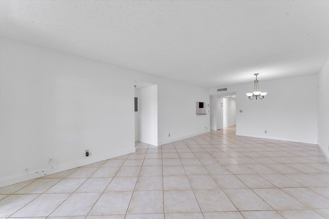 For Sale: $145,000 (2 beds, 2 baths, 900 Square Feet)