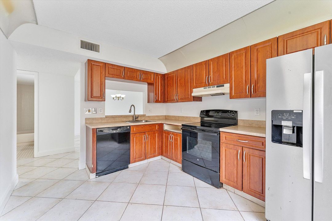 For Sale: $145,000 (2 beds, 2 baths, 900 Square Feet)