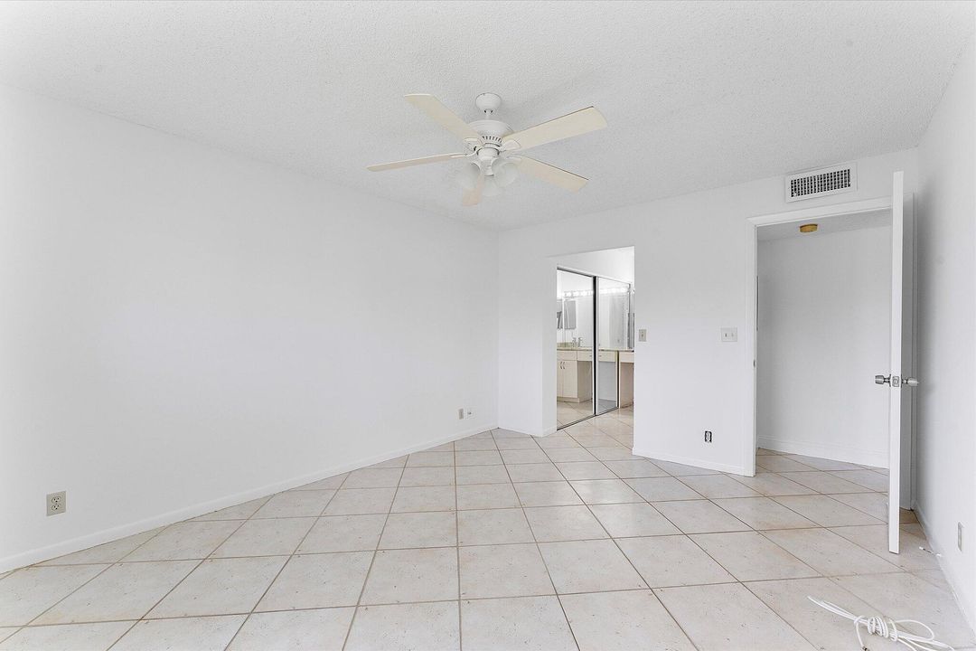 For Sale: $145,000 (2 beds, 2 baths, 900 Square Feet)