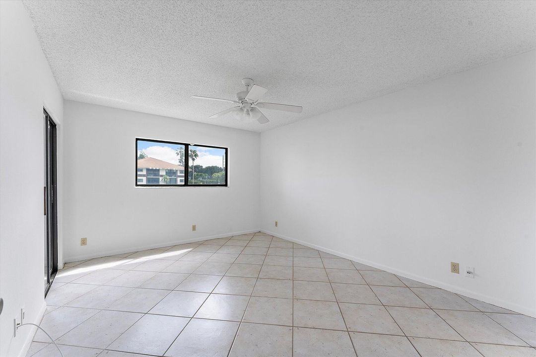 For Sale: $145,000 (2 beds, 2 baths, 900 Square Feet)