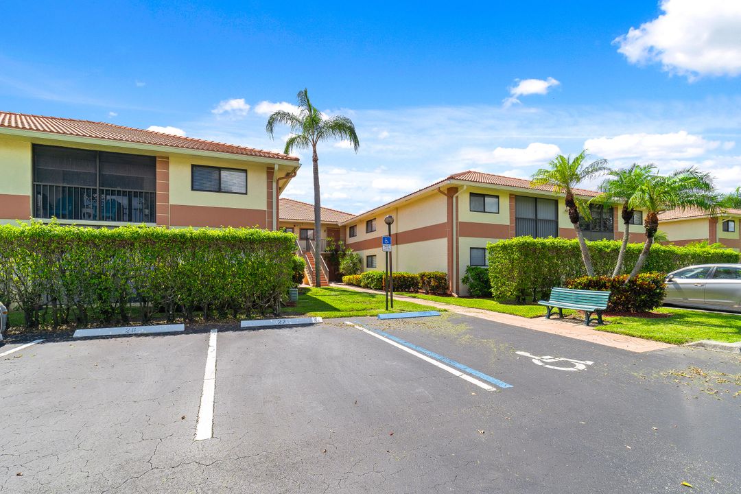 For Sale: $145,000 (2 beds, 2 baths, 900 Square Feet)